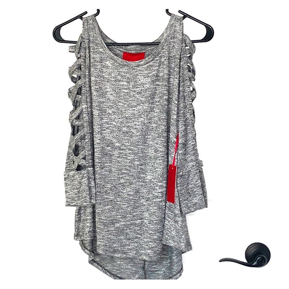 JLO Criss-crosses open sleeves top